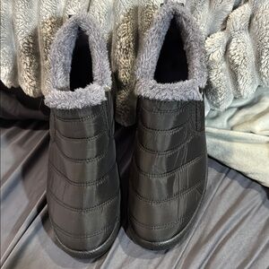 Cozy Black Quilted Slippers with Gray Lining